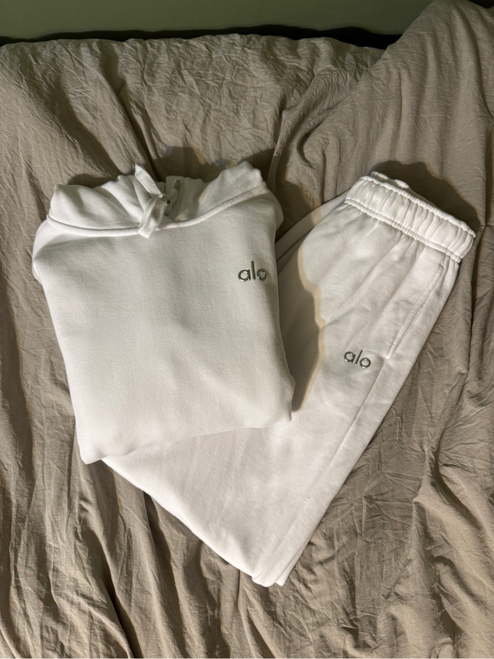 Alo Accolade White Sweat Set